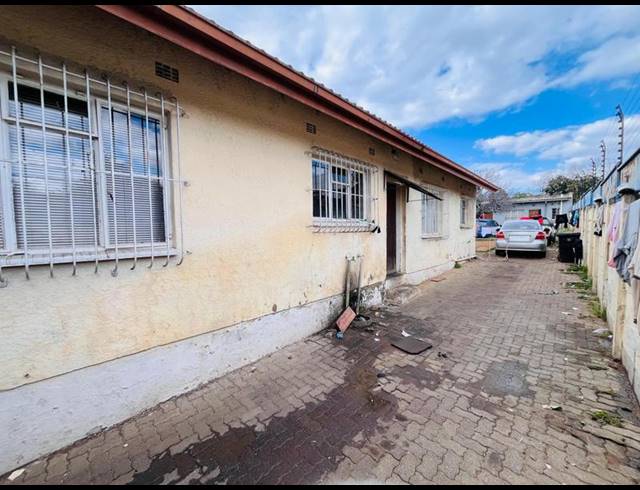 4 BEDROOM HOUSE FOR SALE IN REGENTS PARK